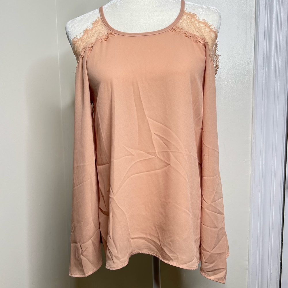 Tobi Lightweight Cold Shoulder Blouse Top Women’s Size Small Cut Out Back Lacey